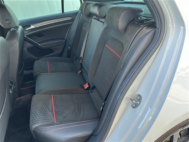 ゴルフＧＴＩ パフォーマンス　純正ナビ　アップルカープレイ　アンドロイドオート　ブルートゥース　フルセグＴＶ　Ｂカメラ　衝突軽減　レーンキープ　クルコン　ＢＳＭ　ドラレコ　ビルトインＥＴＣ　パドルシフト　純正１９インチＡＷ　禁煙車（30枚目）