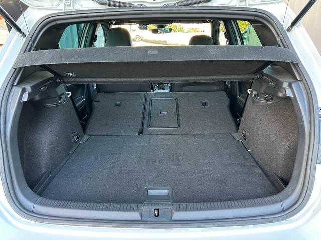 ゴルフＧＴＩ パフォーマンス　純正ナビ　アップルカープレイ　アンドロイドオート　ブルートゥース　フルセグＴＶ　Ｂカメラ　衝突軽減　レーンキープ　クルコン　ＢＳＭ　ドラレコ　ビルトインＥＴＣ　パドルシフト　純正１９インチＡＷ　禁煙車（32枚目）