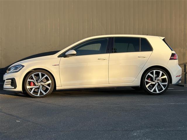 ゴルフＧＴＩ パフォーマンス　純正ナビ　アップルカープレイ　アンドロイドオート　ブルートゥース　フルセグＴＶ　Ｂカメラ　衝突軽減　レーンキープ　クルコン　ＢＳＭ　ドラレコ　ビルトインＥＴＣ　パドルシフト　純正１９インチＡＷ　禁煙車（37枚目）