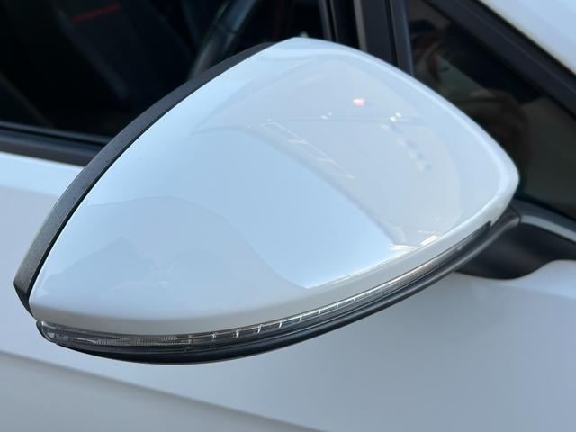 ゴルフＧＴＩ パフォーマンス　純正ナビ　アップルカープレイ　アンドロイドオート　ブルートゥース　フルセグＴＶ　Ｂカメラ　衝突軽減　レーンキープ　クルコン　ＢＳＭ　ドラレコ　ビルトインＥＴＣ　パドルシフト　純正１９インチＡＷ　禁煙車（41枚目）