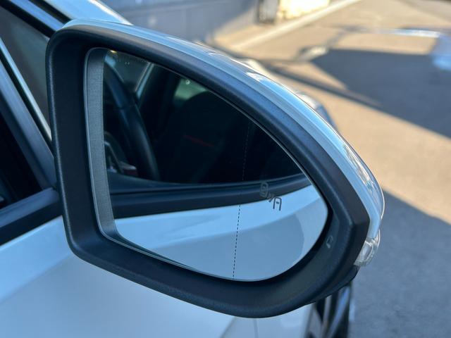 ゴルフＧＴＩ パフォーマンス　純正ナビ　アップルカープレイ　アンドロイドオート　ブルートゥース　フルセグＴＶ　Ｂカメラ　衝突軽減　レーンキープ　クルコン　ＢＳＭ　ドラレコ　ビルトインＥＴＣ　パドルシフト　純正１９インチＡＷ　禁煙車（42枚目）