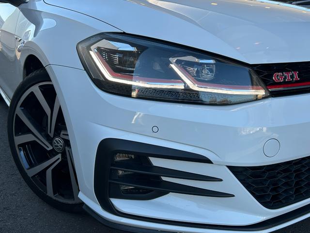 ゴルフＧＴＩ パフォーマンス　純正ナビ　アップルカープレイ　アンドロイドオート　ブルートゥース　フルセグＴＶ　Ｂカメラ　衝突軽減　レーンキープ　クルコン　ＢＳＭ　ドラレコ　ビルトインＥＴＣ　パドルシフト　純正１９インチＡＷ　禁煙車（44枚目）