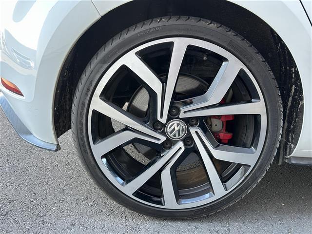 ゴルフＧＴＩ パフォーマンス　純正ナビ　アップルカープレイ　アンドロイドオート　ブルートゥース　フルセグＴＶ　Ｂカメラ　衝突軽減　レーンキープ　クルコン　ＢＳＭ　ドラレコ　ビルトインＥＴＣ　パドルシフト　純正１９インチＡＷ　禁煙車（49枚目）