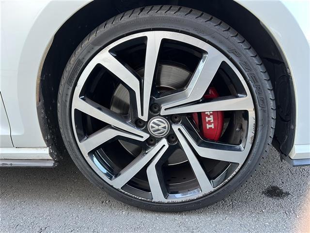 ゴルフＧＴＩ パフォーマンス　純正ナビ　アップルカープレイ　アンドロイドオート　ブルートゥース　フルセグＴＶ　Ｂカメラ　衝突軽減　レーンキープ　クルコン　ＢＳＭ　ドラレコ　ビルトインＥＴＣ　パドルシフト　純正１９インチＡＷ　禁煙車（50枚目）