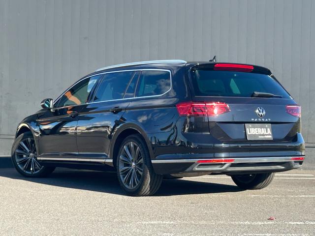 パサート TDIエレガンスアドバンス Discover Pro ACC LKA BSM 全周囲カメラ ETC ドラレコ 黒革シート パワーシート シートヒーター ベンチレーション パワーバックドア HUD コーナーセンサー 純正AW(46枚目)