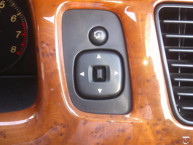 MPV スポーツ ワンオーナー 純正フルエアロ キセノンヘッドライト 両側パワースライドドア 純正電動コーナーポール ルーフスポイラー 電動格納ドアミラー キーレスキー フォグランプ 純正16インチアルミホイール(50枚目)