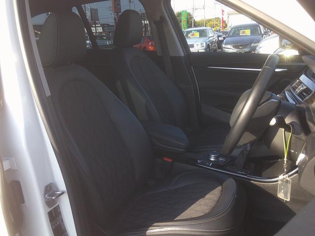 ハーフレザーシート！前席にはシートリフター機能が装備されています＾−＾