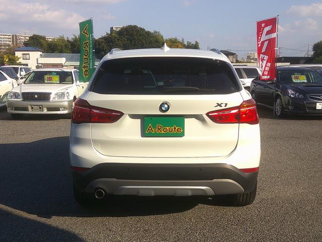 雨が降っても屋根下での現車確認が出来ます。
