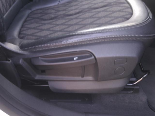 前席にはシートリフター機能が装備されています＾−＾