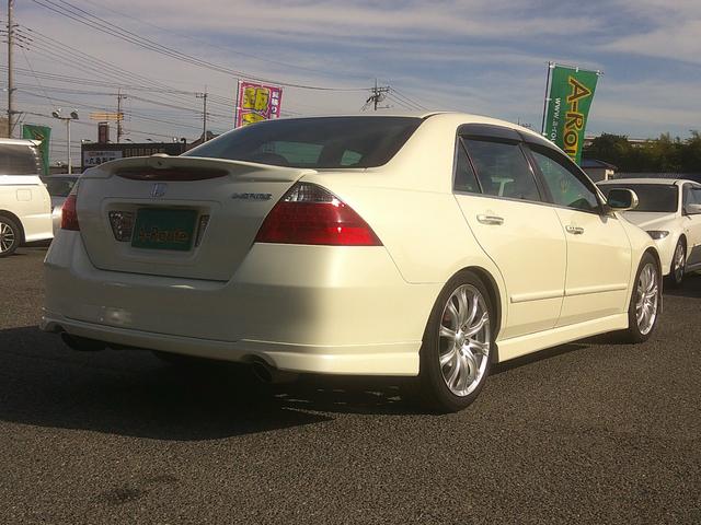 インスパイア ３０ＴＬ　純正フルエアロ　ダウンサス　社外１８インチアルミホイール　ブラックレザーパワーシート　ＨＤＤインターナビゲーション　バックカメラ　ＥＴＣ　ＩＨＣＣ　スアートキー＆キーレススタート　ＨＩＤ　Ｔスポイラー（5枚目）