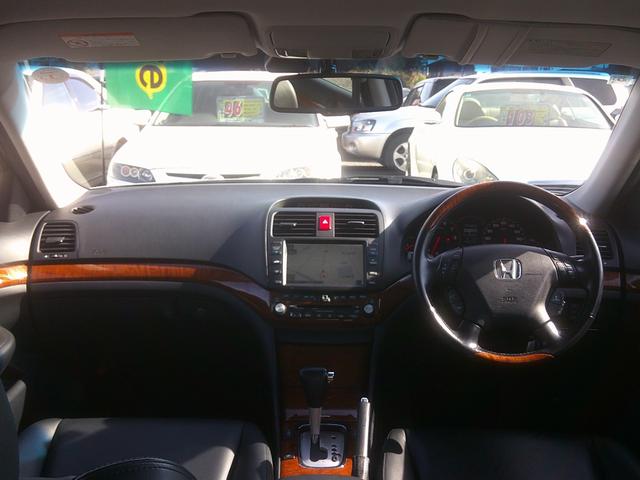 インスパイア ３０ＴＬ　純正フルエアロ　ダウンサス　社外１８インチアルミホイール　ブラックレザーパワーシート　ＨＤＤインターナビゲーション　バックカメラ　ＥＴＣ　ＩＨＣＣ　スアートキー＆キーレススタート　ＨＩＤ　Ｔスポイラー（7枚目）