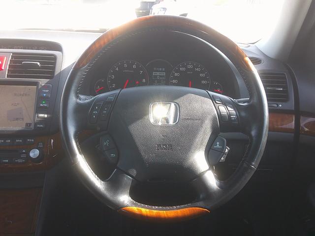 インスパイア ３０ＴＬ　純正フルエアロ　ダウンサス　社外１８インチアルミホイール　ブラックレザーパワーシート　ＨＤＤインターナビゲーション　バックカメラ　ＥＴＣ　ＩＨＣＣ　スアートキー＆キーレススタート　ＨＩＤ　Ｔスポイラー（9枚目）