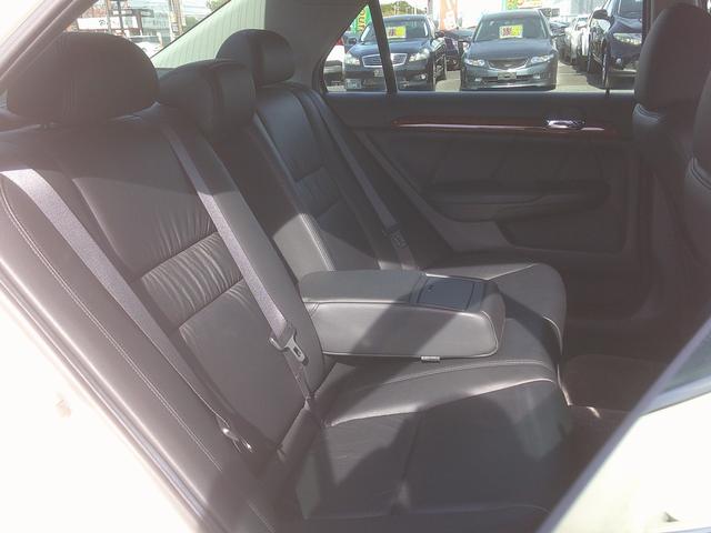 インスパイア ３０ＴＬ　純正フルエアロ　ダウンサス　社外１８インチアルミホイール　ブラックレザーパワーシート　ＨＤＤインターナビゲーション　バックカメラ　ＥＴＣ　ＩＨＣＣ　スアートキー＆キーレススタート　ＨＩＤ　Ｔスポイラー（10枚目）