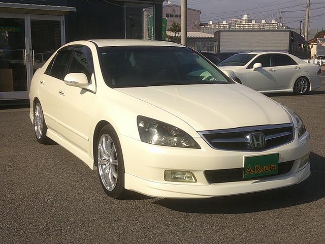 インスパイア ３０ＴＬ　純正フルエアロ　ダウンサス　社外１８インチアルミホイール　ブラックレザーパワーシート　ＨＤＤインターナビゲーション　バックカメラ　ＥＴＣ　ＩＨＣＣ　スアートキー＆キーレススタート　ＨＩＤ　Ｔスポイラー（15枚目）