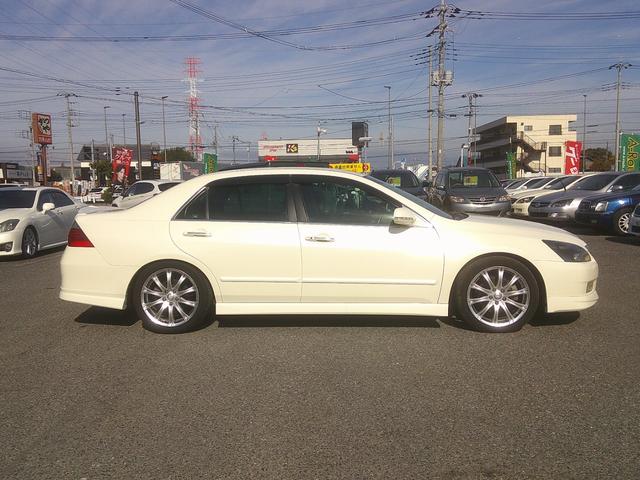 インスパイア ３０ＴＬ　純正フルエアロ　ダウンサス　社外１８インチアルミホイール　ブラックレザーパワーシート　ＨＤＤインターナビゲーション　バックカメラ　ＥＴＣ　ＩＨＣＣ　スアートキー＆キーレススタート　ＨＩＤ　Ｔスポイラー（17枚目）