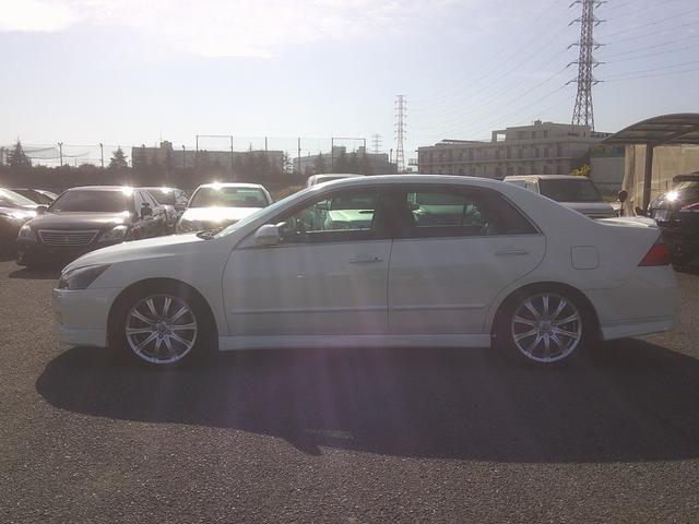 インスパイア ３０ＴＬ　純正フルエアロ　ダウンサス　社外１８インチアルミホイール　ブラックレザーパワーシート　ＨＤＤインターナビゲーション　バックカメラ　ＥＴＣ　ＩＨＣＣ　スアートキー＆キーレススタート　ＨＩＤ　Ｔスポイラー（24枚目）