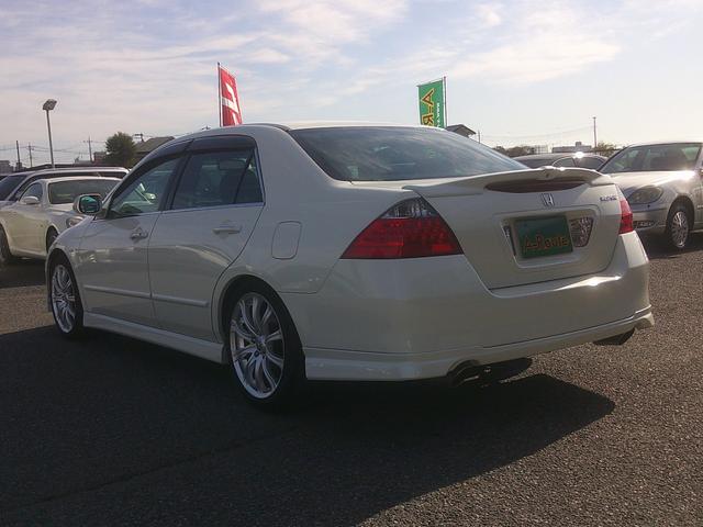 インスパイア ３０ＴＬ　純正フルエアロ　ダウンサス　社外１８インチアルミホイール　ブラックレザーパワーシート　ＨＤＤインターナビゲーション　バックカメラ　ＥＴＣ　ＩＨＣＣ　スアートキー＆キーレススタート　ＨＩＤ　Ｔスポイラー（26枚目）