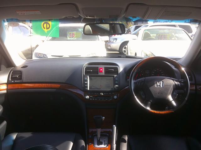 インスパイア ３０ＴＬ　純正フルエアロ　ダウンサス　社外１８インチアルミホイール　ブラックレザーパワーシート　ＨＤＤインターナビゲーション　バックカメラ　ＥＴＣ　ＩＨＣＣ　スアートキー＆キーレススタート　ＨＩＤ　Ｔスポイラー（27枚目）