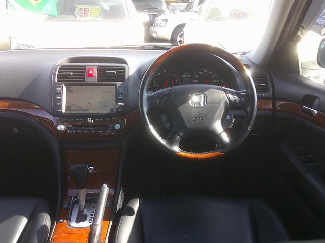 インスパイア ３０ＴＬ　純正フルエアロ　ダウンサス　社外１８インチアルミホイール　ブラックレザーパワーシート　ＨＤＤインターナビゲーション　バックカメラ　ＥＴＣ　ＩＨＣＣ　スアートキー＆キーレススタート　ＨＩＤ　Ｔスポイラー（29枚目）