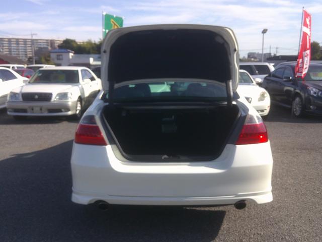 インスパイア ３０ＴＬ　純正フルエアロ　ダウンサス　社外１８インチアルミホイール　ブラックレザーパワーシート　ＨＤＤインターナビゲーション　バックカメラ　ＥＴＣ　ＩＨＣＣ　スアートキー＆キーレススタート　ＨＩＤ　Ｔスポイラー（32枚目）