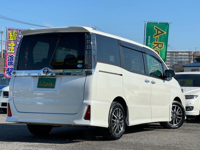ヴォクシー ＺＳ　煌　ワンオーナー　純正フルエアロ　純正９インチＳＤナビ　バックカメラ　フルセグＴＶ　純正後席フリップダウンモニター　スマートキー＆ＰＵＳＨスタート　両側パワースライドドア　ニーＳＲＳ　純正１６インチＡＷ（5枚目）