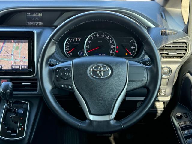 ヴォクシー ＺＳ　煌　ワンオーナー　純正フルエアロ　純正９インチＳＤナビ　バックカメラ　フルセグＴＶ　純正後席フリップダウンモニター　スマートキー＆ＰＵＳＨスタート　両側パワースライドドア　ニーＳＲＳ　純正１６インチＡＷ（8枚目）