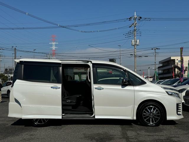 ヴォクシー ＺＳ　煌　ワンオーナー　純正フルエアロ　純正９インチＳＤナビ　バックカメラ　フルセグＴＶ　純正後席フリップダウンモニター　スマートキー＆ＰＵＳＨスタート　両側パワースライドドア　ニーＳＲＳ　純正１６インチＡＷ（12枚目）