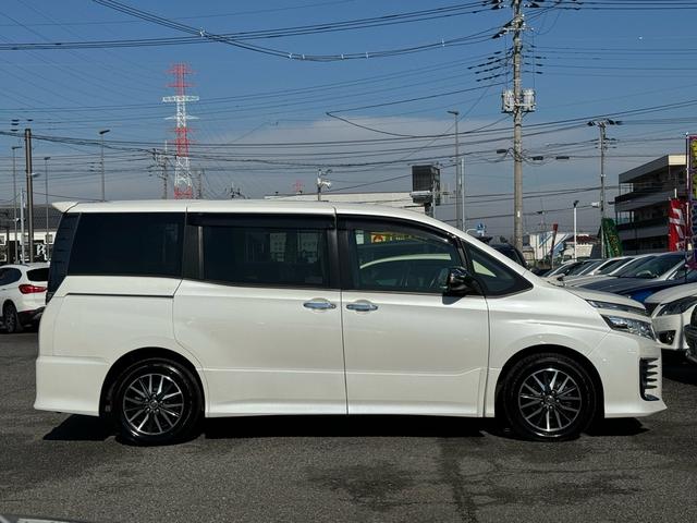 ヴォクシー ＺＳ　煌　ワンオーナー　純正フルエアロ　純正９インチＳＤナビ　バックカメラ　フルセグＴＶ　純正後席フリップダウンモニター　スマートキー＆ＰＵＳＨスタート　両側パワースライドドア　ニーＳＲＳ　純正１６インチＡＷ（17枚目）