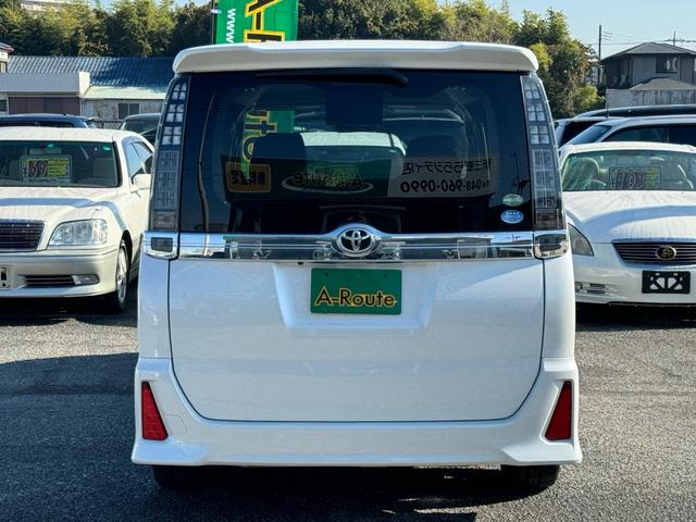 ヴォクシー ＺＳ　煌　ワンオーナー　純正フルエアロ　純正９インチＳＤナビ　バックカメラ　フルセグＴＶ　純正後席フリップダウンモニター　スマートキー＆ＰＵＳＨスタート　両側パワースライドドア　ニーＳＲＳ　純正１６インチＡＷ（18枚目）