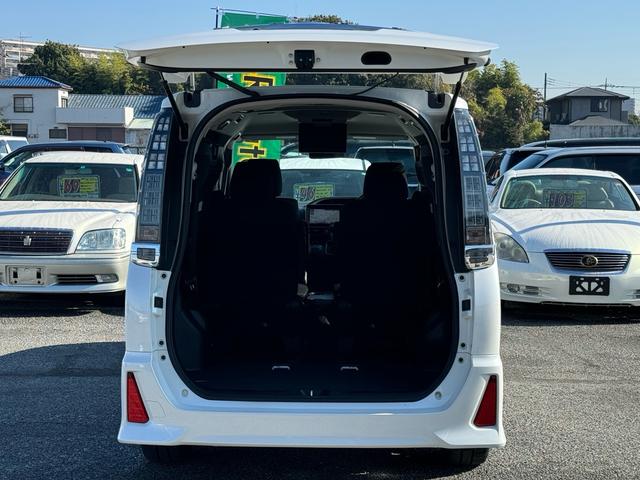 ヴォクシー ＺＳ　煌　ワンオーナー　純正フルエアロ　純正９インチＳＤナビ　バックカメラ　フルセグＴＶ　純正後席フリップダウンモニター　スマートキー＆ＰＵＳＨスタート　両側パワースライドドア　ニーＳＲＳ　純正１６インチＡＷ（25枚目）