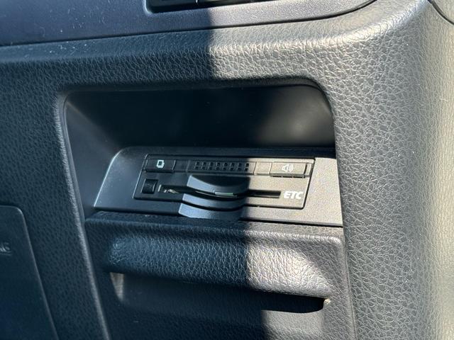 ヴォクシー ＺＳ　煌　ワンオーナー　純正フルエアロ　純正９インチＳＤナビ　バックカメラ　フルセグＴＶ　純正後席フリップダウンモニター　スマートキー＆ＰＵＳＨスタート　両側パワースライドドア　ニーＳＲＳ　純正１６インチＡＷ（31枚目）