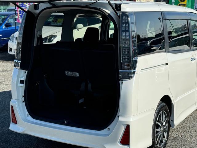 ヴォクシー ＺＳ　煌　ワンオーナー　純正フルエアロ　純正９インチＳＤナビ　バックカメラ　フルセグＴＶ　純正後席フリップダウンモニター　スマートキー＆ＰＵＳＨスタート　両側パワースライドドア　ニーＳＲＳ　純正１６インチＡＷ（64枚目）