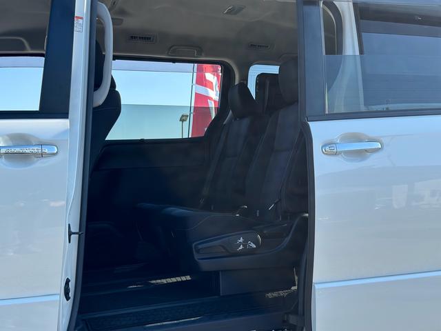 ヴォクシー ＺＳ　煌　ワンオーナー　純正フルエアロ　純正９インチＳＤナビ　バックカメラ　フルセグＴＶ　純正後席フリップダウンモニター　スマートキー＆ＰＵＳＨスタート　両側パワースライドドア　ニーＳＲＳ　純正１６インチＡＷ（67枚目）