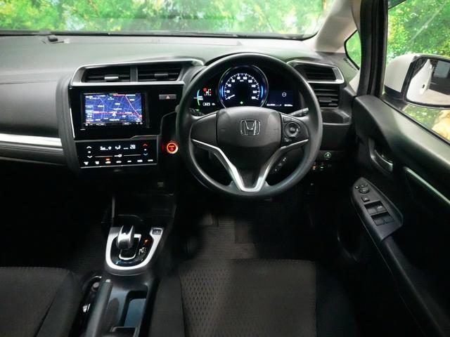 フィットハイブリッド F 衝突軽減ブレーキ レーダークルーズ レーンキープアシスト 社外メモリナビ スマートキー DVDビデオ再生 プッシュスタート ETC ドライブレコーダー ウインカーミラー WSRS ABS(7枚目)