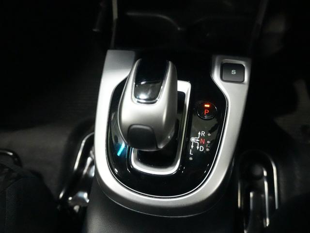 フィットハイブリッド F 衝突軽減ブレーキ レーダークルーズ レーンキープアシスト 社外メモリナビ スマートキー DVDビデオ再生 プッシュスタート ETC ドライブレコーダー ウインカーミラー WSRS ABS(13枚目)