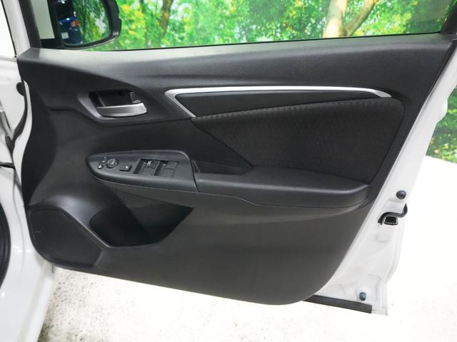 フィットハイブリッド F 衝突軽減ブレーキ レーダークルーズ レーンキープアシスト 社外メモリナビ スマートキー DVDビデオ再生 プッシュスタート ETC ドライブレコーダー ウインカーミラー WSRS ABS(31枚目)