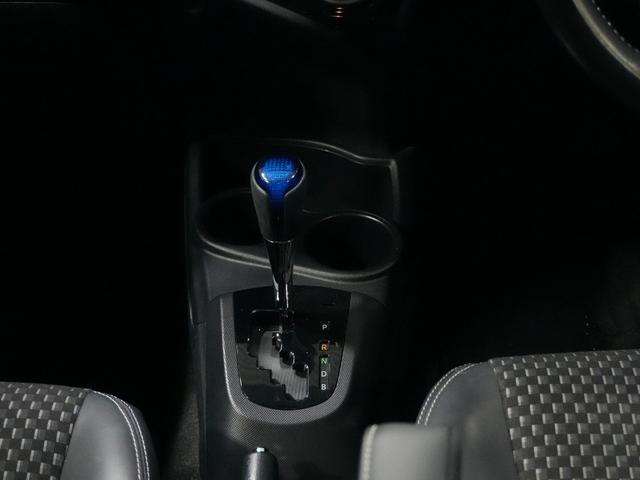 アクア X-アーバン 純正SDナビ ワンセグTV ハーフレザー シートヒーター ナノイー スマートキー 純正16インチ ルーフレール ビルトインETC プッシュスタート ウインカーミラー バックカメラ(15枚目)