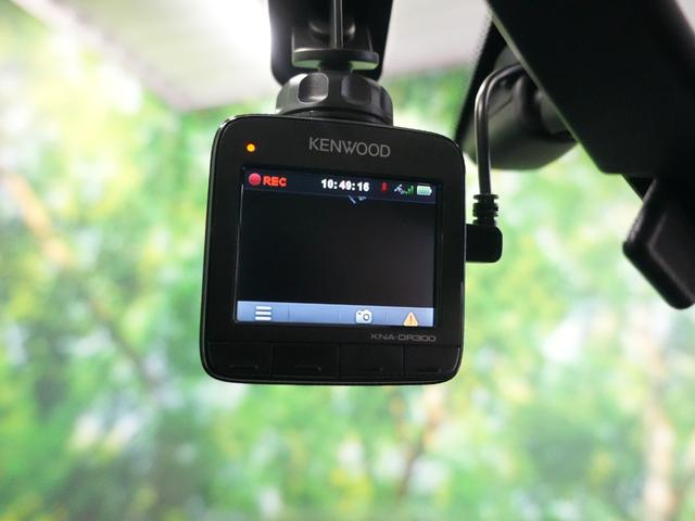 当社専門業者が納車前クリーニングしておりますので内装もとても綺麗な状態でお渡ししております。もちろんシート、足元、パネル関係、天井とお客様にお喜びいただけますよう心を込めて磨いています！！