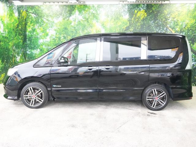 エンジンルームもピカピカにしてお渡しします。法定点検をしっかりし、お客様に不安がなく、安心してカーライフをお過ごしできるようにしっかり行います。アフター整備もお任せください！