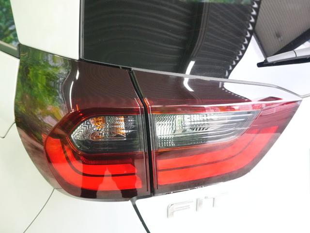 フィット ベーシック　ホンダセンシング　社外メモリナビ　レーダークルーズ　レーンキープアシスト　バックカメラ　ソナーセンサー　ウインカーミラー　スマートキー　プッシュスタート　ＥＴＣ　電動格納ミラー　ＷＳＲＳ　ＡＢＳ（52枚目）