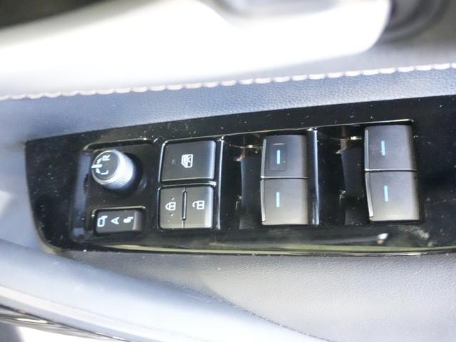 カローラツーリング ダブルバイビー　純正ディスプレーオーディオ　マップ付　フルセグＴＶ　バックカメラ　ヘッドアップディスプレー　ブラインドスポットモニター　純正１７ＡＷ　ＬＥＤ　ＥＴＣ２．０　衝突軽減　ＡＨＢ　レーダークルーズ（19枚目）