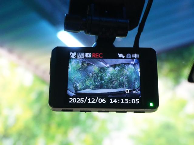 スカイライン ２５０ＧＴ　タイプＳ　純正ＨＤＤナビ　フルセグＴＶ　サイドカメラ　バックカメラ　ハーフレザーシート　ビルトインＥＴＣ　ＨＩＤライト　純正１８ＡＷ　パワーシート　ウインカーミラー　インテリジェントキー　プッシュスタート（17枚目）