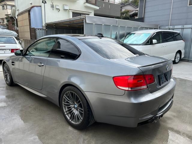 Ｍ３クーペ　４．０Ｖ８エンジン４２０ＰＳ　７速ＭＤＣＴ　プッシュスタ－ト　ディ－ラ－車　純正１８ＡＷ　ミラ－型ＥＴＣ　カワシート(11枚目)