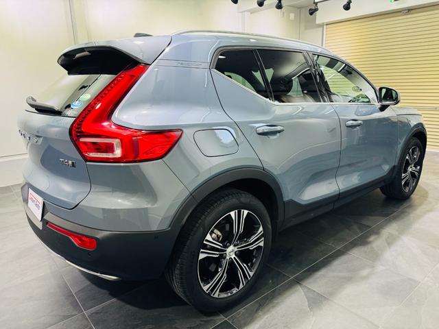 ＸＣ４０ Ｔ４　ＡＷＤ　インスクリプション　ワンオーナー　オキサイドレッド本革シート　前後シートヒーター　ステアリングヒーター　純正ＨＤＤナビ　ハーマンカードン　１２．３インチデジタル液晶ドライバーディスプレイ　３６０度カメラ　屋内保管　禁煙車（2枚目）