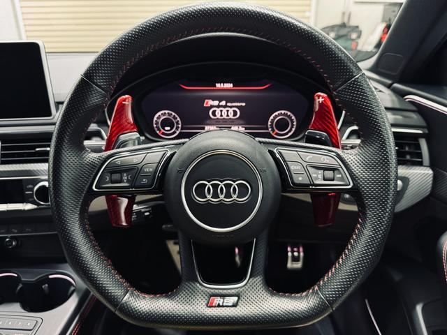 アウディ ＲＳ４アバント