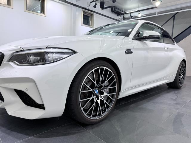 Ｍ２ コンペティション　法人ワンオーナー　希少・電動ガラスサンルーフ　Ｄ整備車　アダプティブＬＥＤヘッドライト　Ｍスポーツエキゾーストシステム　ハーマンカードン　Ｙスポークスタイリング７８８Ｍ・１９インチＡＷ　屋内保管　禁煙（26枚目）