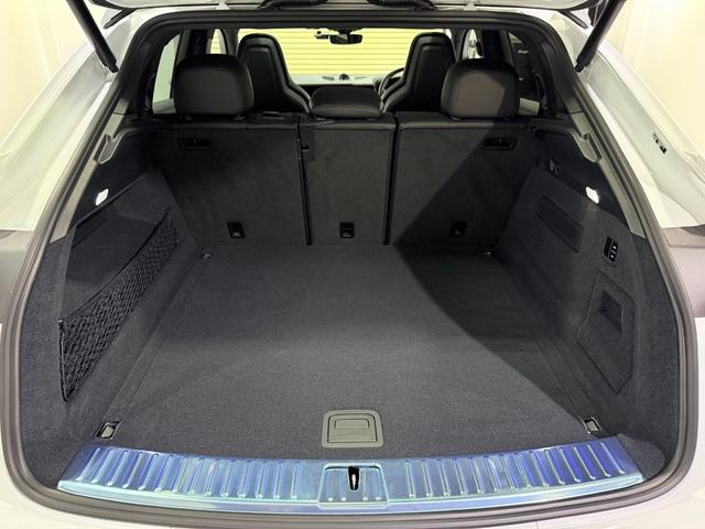 カイエンクーペ ベースグレード　ＯＰ２４０　アダプティブエアサスペンション　新車保証継承付　ＰＳＭＰ加入済　アダプティブスポーツシート／１８ｗａｙ＆シートベンチレーション　スポーツデザインＰＫＧ／ハイグロスブラック　スポーツクロノ（10枚目）