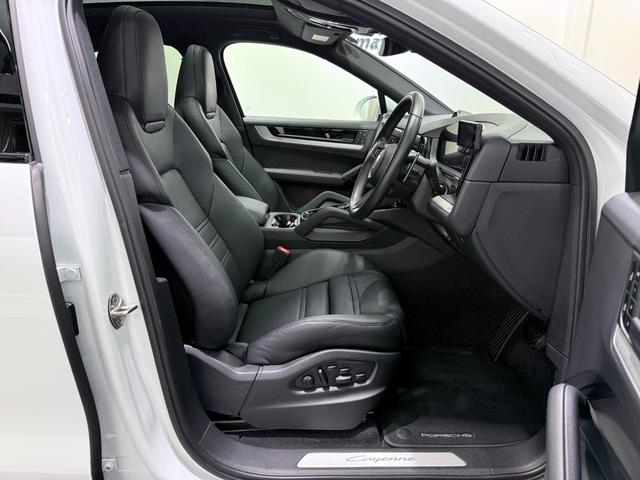 カイエンクーペ ベースグレード　ＯＰ２４０　アダプティブエアサスペンション　新車保証継承付　ＰＳＭＰ加入済　アダプティブスポーツシート／１８ｗａｙ＆シートベンチレーション　スポーツデザインＰＫＧ／ハイグロスブラック　スポーツクロノ（18枚目）