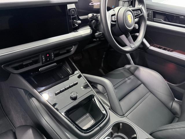 カイエンクーペ ベースグレード　ＯＰ２４０　アダプティブエアサスペンション　新車保証継承付　ＰＳＭＰ加入済　アダプティブスポーツシート／１８ｗａｙ＆シートベンチレーション　スポーツデザインＰＫＧ／ハイグロスブラック　スポーツクロノ（19枚目）