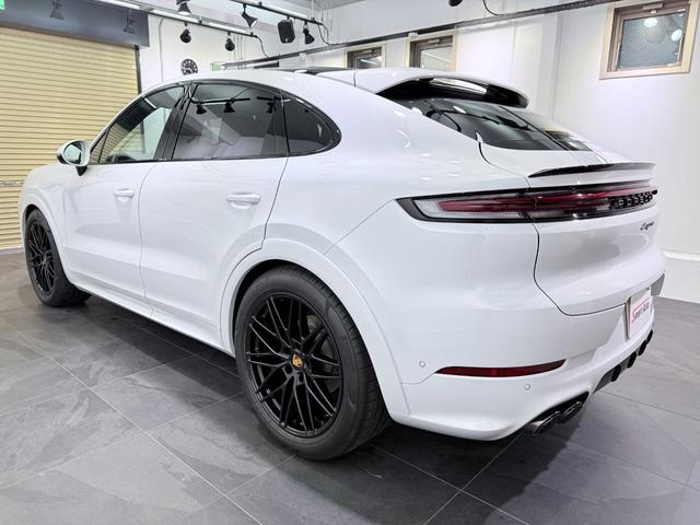 カイエンクーペ ベースグレード　ＯＰ２４０　アダプティブエアサスペンション　新車保証継承付　ＰＳＭＰ加入済　アダプティブスポーツシート／１８ｗａｙ＆シートベンチレーション　スポーツデザインＰＫＧ／ハイグロスブラック　スポーツクロノ（30枚目）